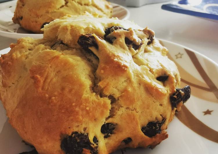 5***** British Scones with Raisins