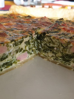 Una foto de Quiche de espinacas con jamón