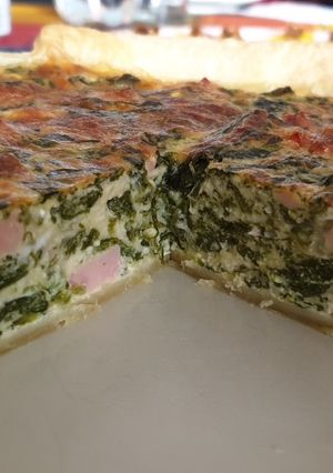 Una foto de Quiche de espinacas con jamón