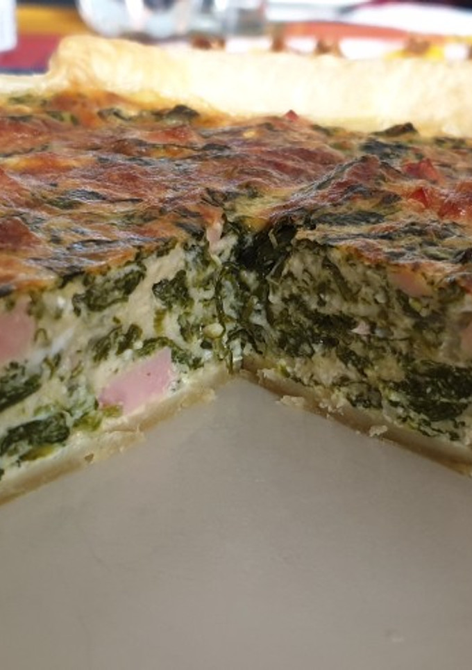 Una foto de Quiche de espinacas con jamón