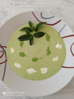 Joghurtos, mentás, zöldborsó krémleves recept fotója