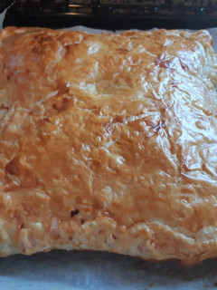 Una foto de Empanada de puerro, pechuga pavo y queso