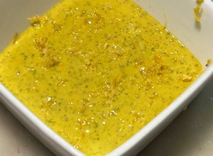 Foto di Salsa tuorlo d’uovo maggiorana e limone