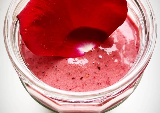 Rose berries smoothies