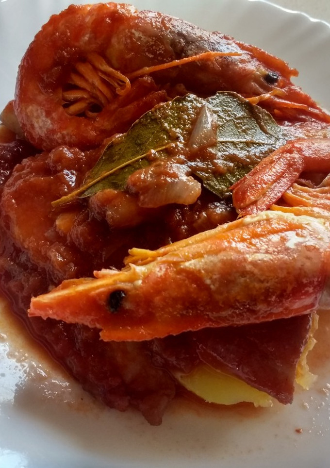 Una foto de Cazuela de merluza con gambón
