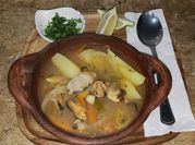 Una foto de caldillo de mariscos