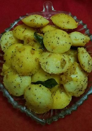 A picture of Fried idli.