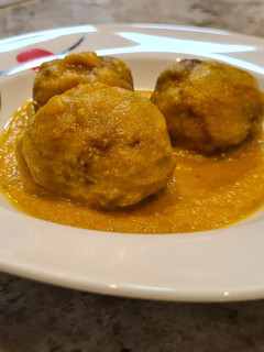 Una foto de Albóndigas de ternera en salsa de zanahorias y avellanas