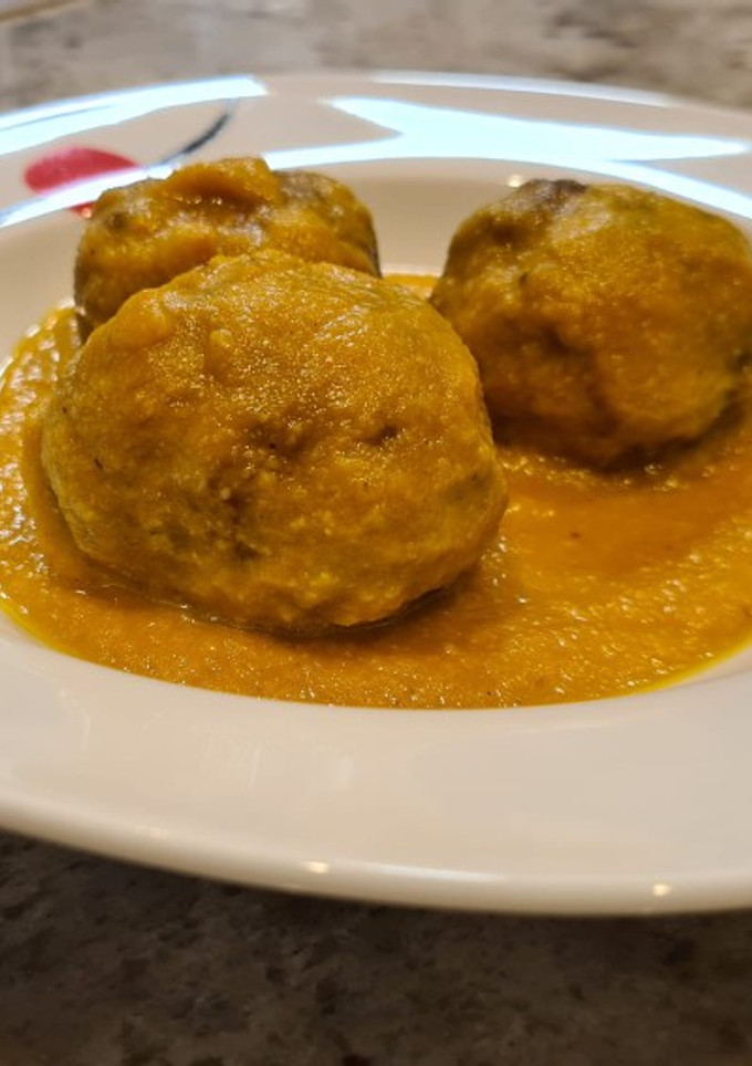 Una foto de Albóndigas de ternera en salsa de zanahorias y avellanas