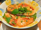 Bún Thái cá hồi và tôm
