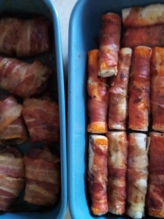Surimi és csirkemáj baconben recept fotója