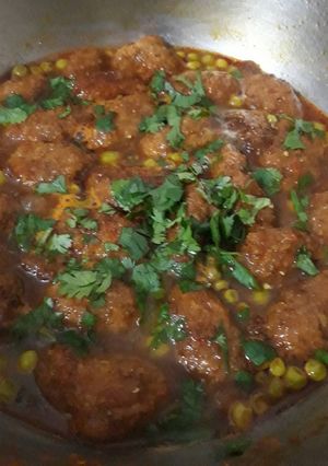 A picture of Matar or Moong dal Pakode ki Sabzi.