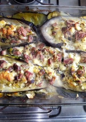 Una foto de Berenjenas en colchón de arroz y zapallitos