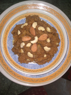 आटे बेसन का स्वादिष्ट हलवा (atte besan ka swadist halwa recipe in Hindi) रेसिपी मुख्य फोटो