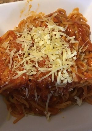 Una foto de Espaguetis con sala de piquillos y atún Thermomix