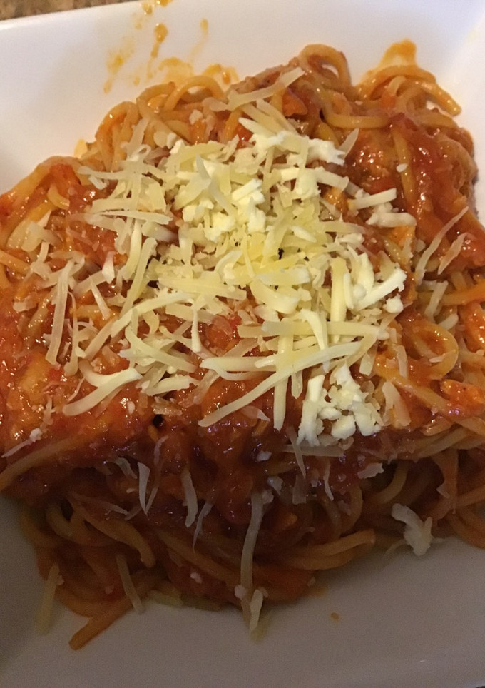 Una foto de Espaguetis con sala de piquillos y atún Thermomix
