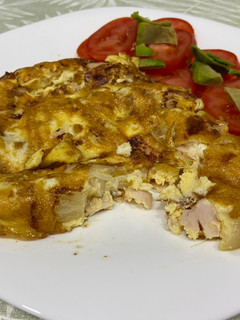 Una foto de Tortilla de espárragos blancos con jamón