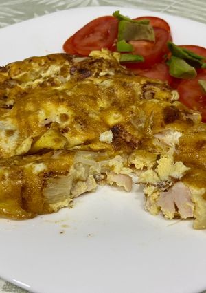 Una foto de Tortilla de espárragos blancos con jamón