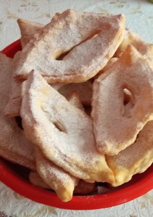 Csöröge fánk egyszerűen 🍩 recept fotója