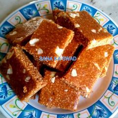 Til kaju chikki A picture of Til kaju chikki.