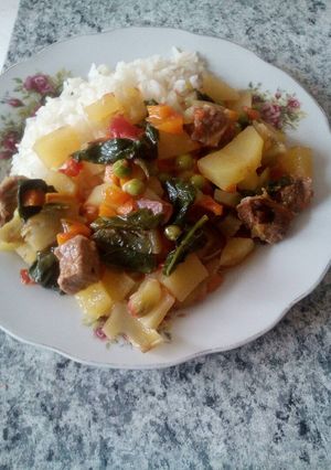 Una foto de Picante de alcachofas con espinaca y carne de res picada