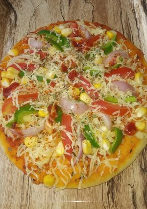 पिज्जा (Pizza recipe in marathi) रेसिपी चे मुख्य फोटो