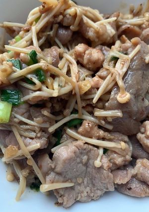รูปของ หมูผัดเห็ดเข็มทองน้ำมันหอย