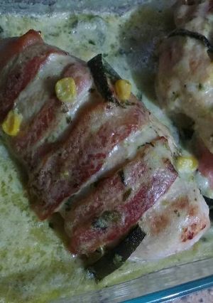 Una foto de Pechuga rellena en crema de chile poblano