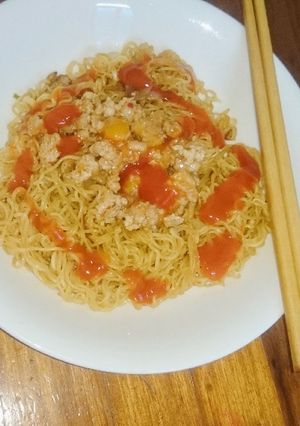 Hình của món Mì xào với thịt bằm sốt.