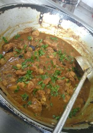 A picture of Murgir jhol(chicken curry).