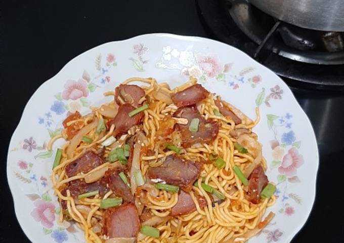 Mì Xào Xá Xíu Sốt Dầu Hào Ngon Khó Cưỡng