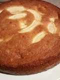 Torta di mele soffice e ciambella con gocce di cioccolato