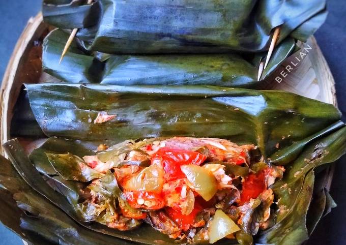 Pepes ikan pindang bumbu dasar nerah