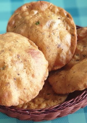 A picture of Masala Poori.