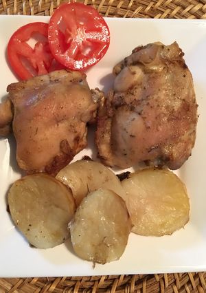 Una foto de Pollo Provenzal en Cama de Patatas