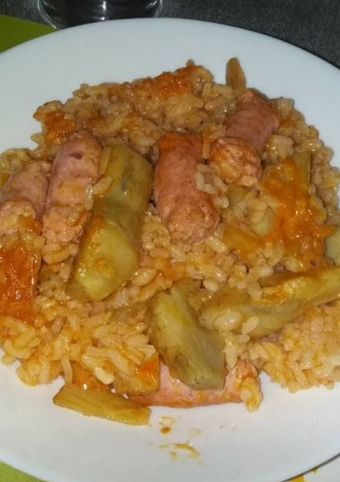 Una foto de Salchichas con arroz