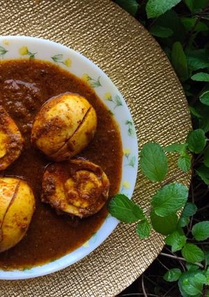 अंडा करी मसाला (anda curry masala recipe in marathi) रेसिपी चे मुख्य फोटो 