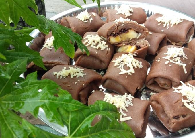 How to Cook Delicious Dadar Gulung Pisang Coklat