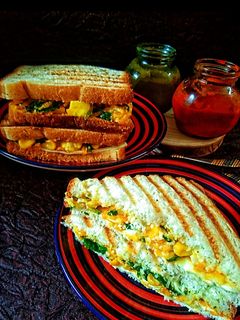 स्पिनॅच कॉर्न चीज़ सेैंडविच (Spinach corn cheese sandwich recipe in Hindi) रेसिपी मुख्य फोटो
