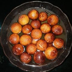 A picture of Gulab jamun.