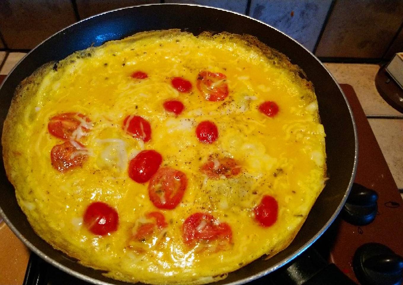 Omelette aux tomates cerise et mozzarella