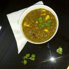 A picture of Palak paneer.