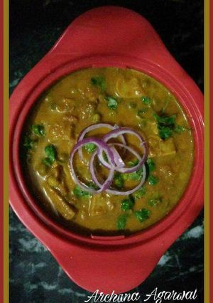 A picture of Mushroom & Green pease in khoya malai Gravy.