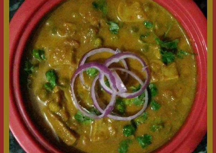 Recipe of Favorite Mushroom &amp; Green pease in khoya malai Gravy