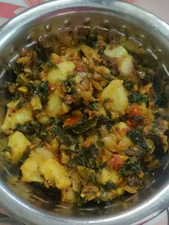 அரைக்கீரை-உருளைக்கிழங்கு மசாலா (Araikeerai urulaikilanku masala recipe in tamil) செய்முறை முக்கிய புகைப்படம்