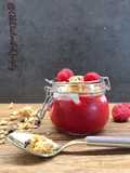 Bicchierini di yogurt e lamponi
