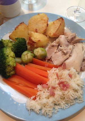 Una foto de Chicken roast dinner 🍽 👌🏻