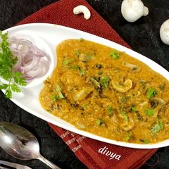 A picture of Mushroom kaju masala.