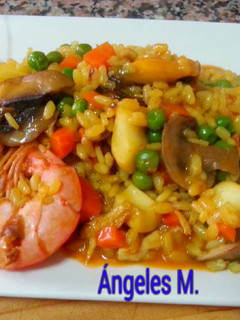 Una foto de Arroz meloso de mar y tierra