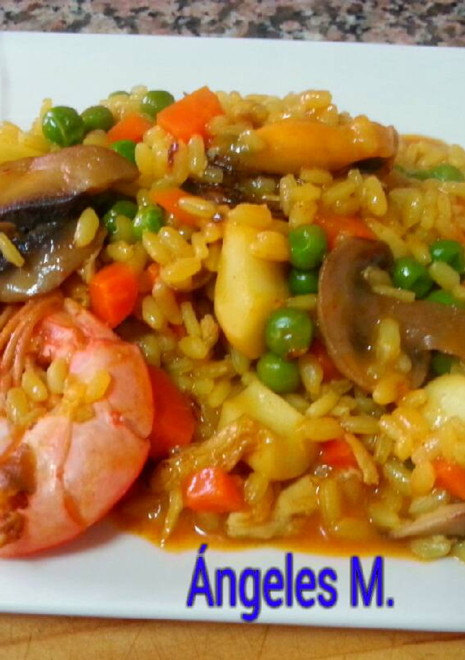 Una foto de Arroz meloso de mar y tierra